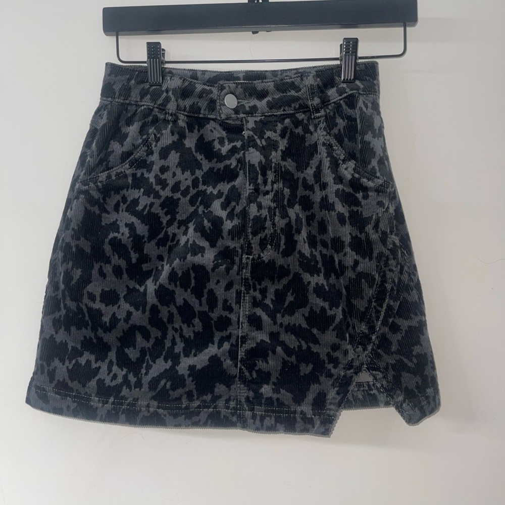 Anthropologie pilcro leopard mini skirt size 2